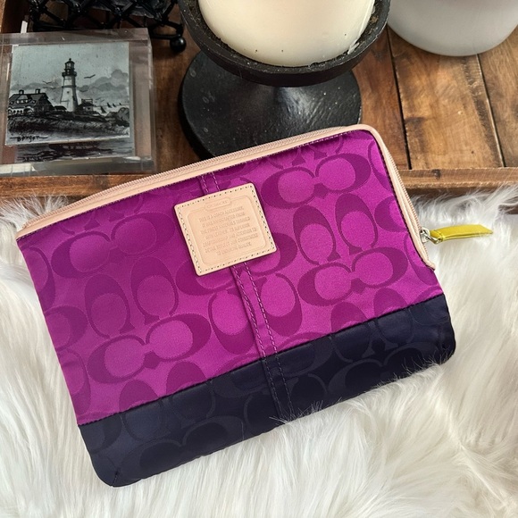 NEW! Rare Coach Weekend Colorblock E-Reader Sleeve – Violet & Navy | NWOT - Picture 1 of 5